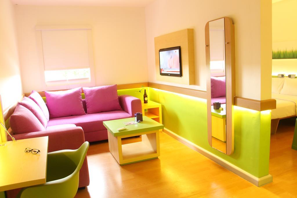 Cordia Hotel Surabaya Airport - Hotel Dalam Bandara - Formerly Ibis Budget Surabaya Airport 시도알조 외부 사진