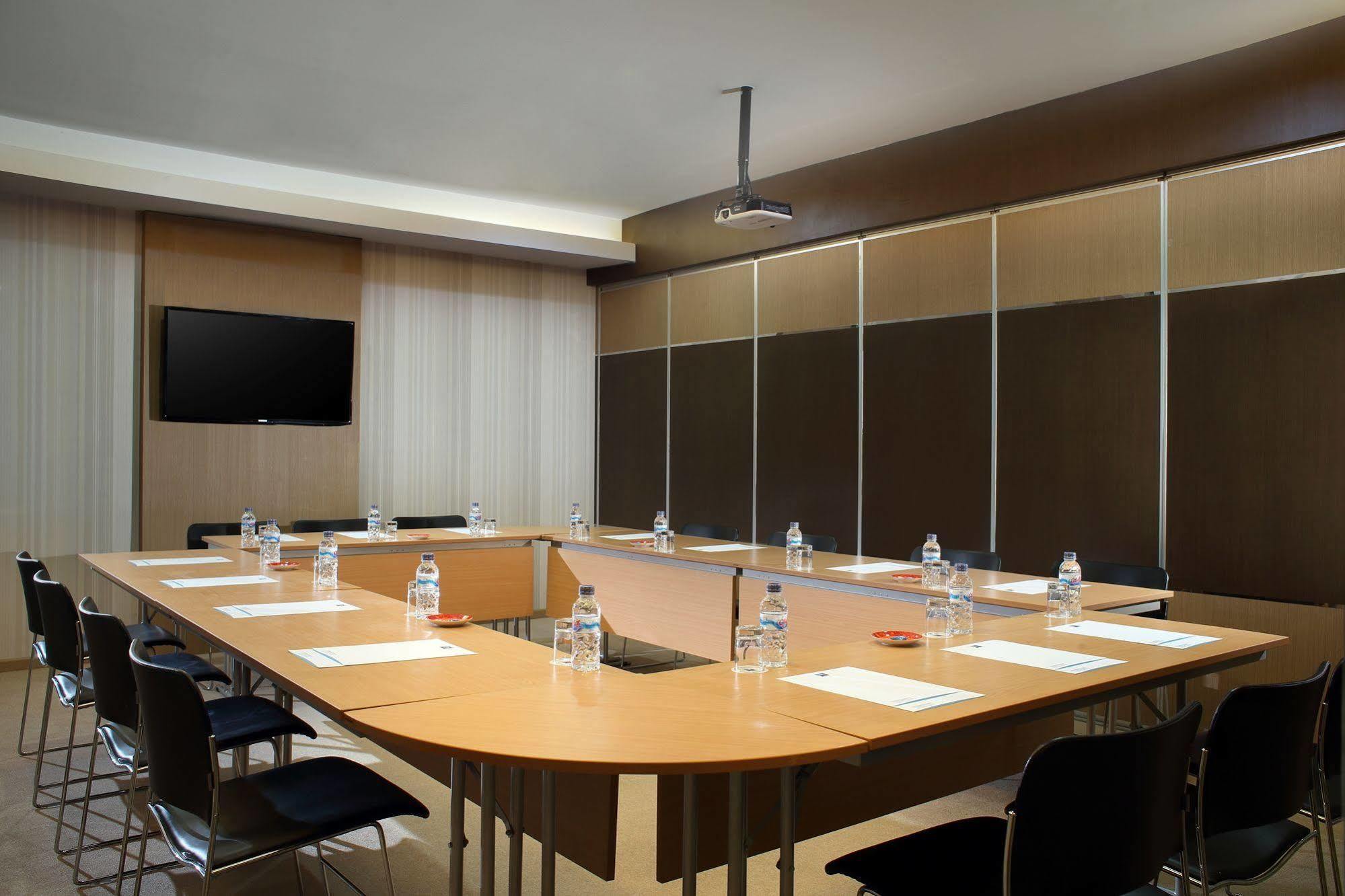 Cordia Hotel Surabaya Airport - Hotel Dalam Bandara - Formerly Ibis Budget Surabaya Airport 시도알조 외부 사진
